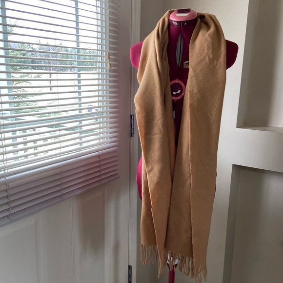100% Lambswool tan large fringed detailing scarf. Great used condition. - Picture 6 of 6